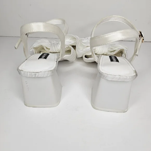 Nine West Open Toe All White Bow Sandal Chunky Heel Size 7.5 - Picture 9 of 15